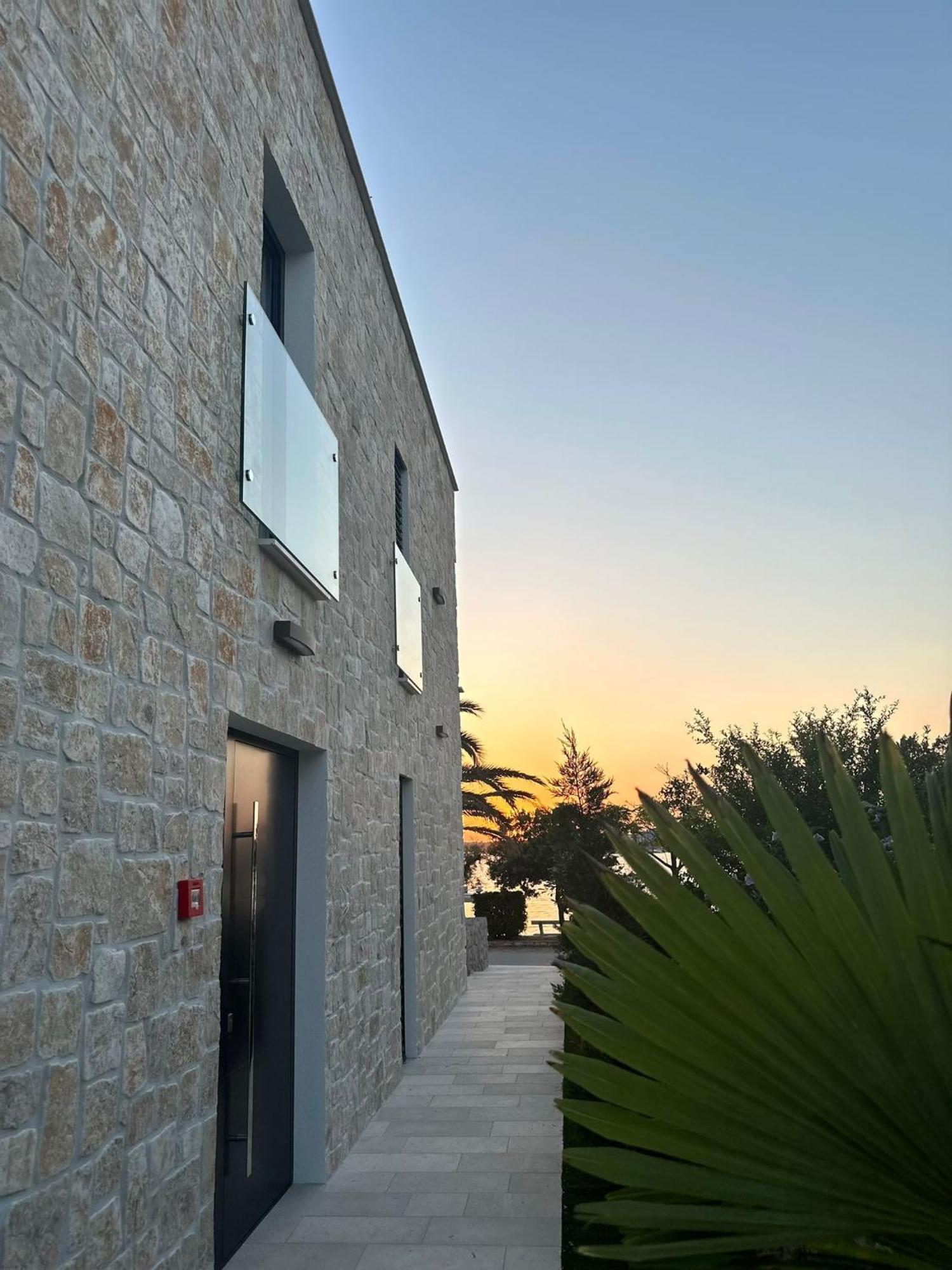 Apartments Dernaj Vir Exterior photo