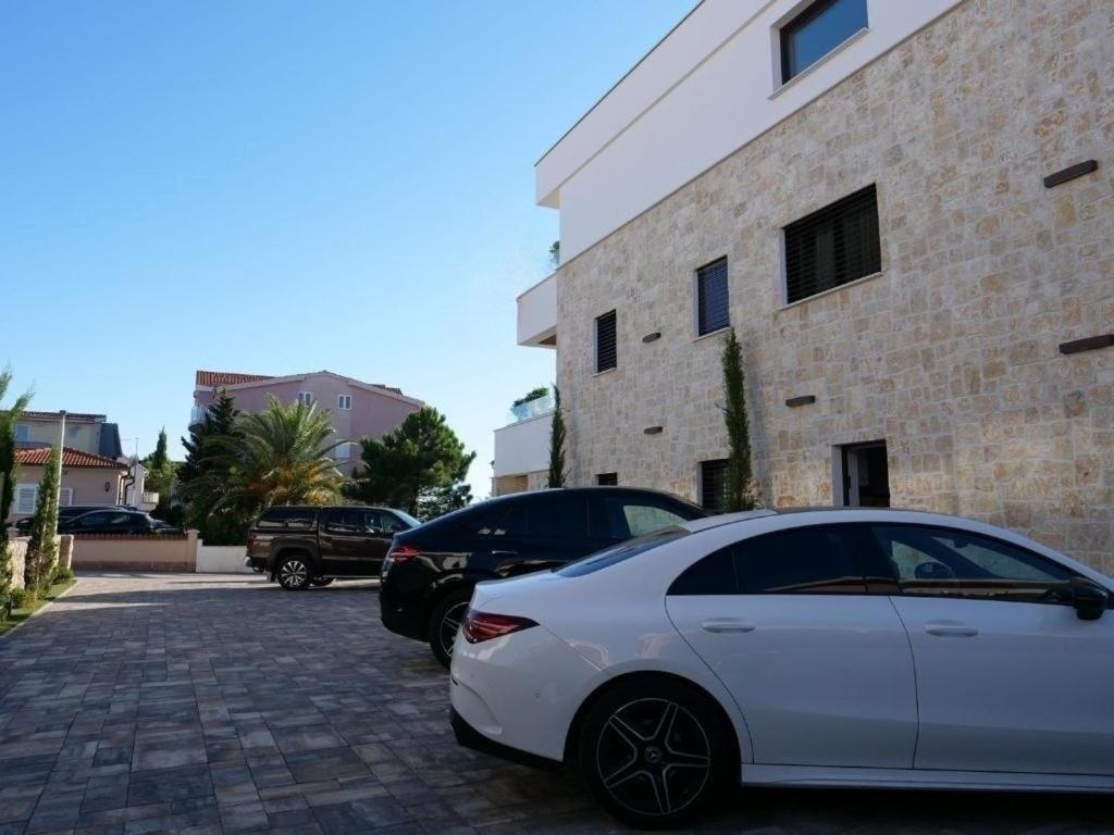 Apartments Dernaj Vir Exterior photo